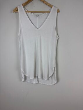 Babaton White V-Neck Sleeveless Tank